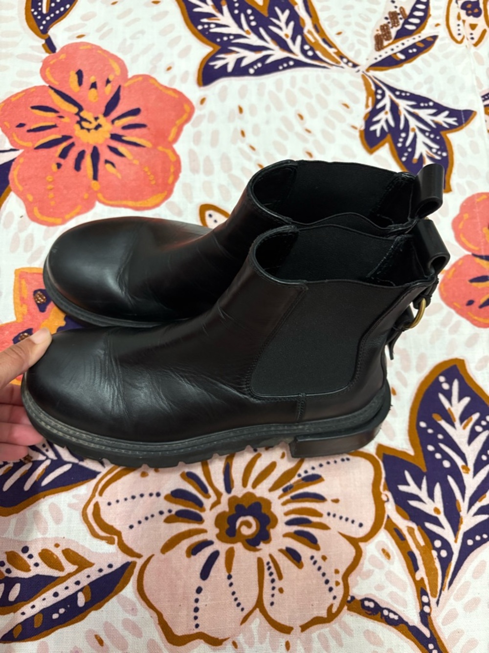 FRAME Chelsea Lug Boots Black Leather Size 37 Pre-Owned